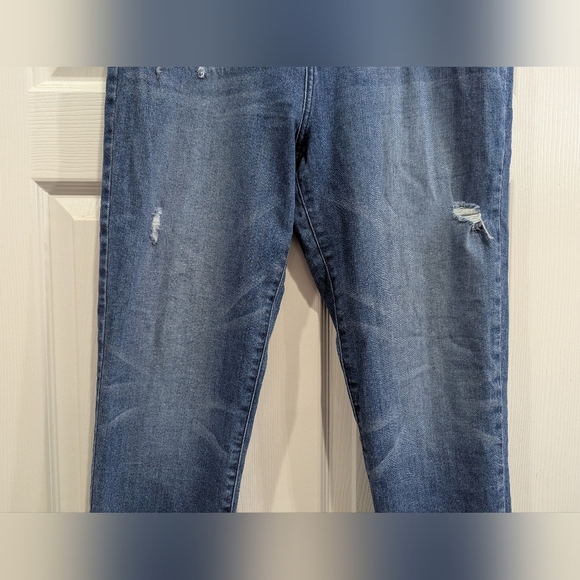 Flying Monkey Mid-Rise Distressed Jeans, Size 31 - Picture 3 of 13